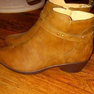 Brown jbu boots size7m